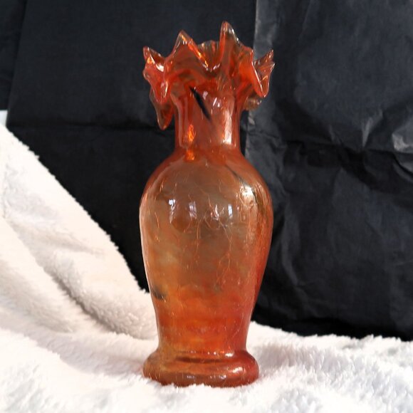 VINTAGE HAND BLOWN ORANGE CRACKLED GLASS VASE WITH RUFFLED TOP NINE INCHES TALL - Picture 12 of 12